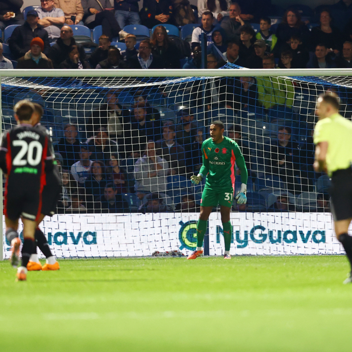 Match Worn 25/26 third Poppy Shirt - Bazunu